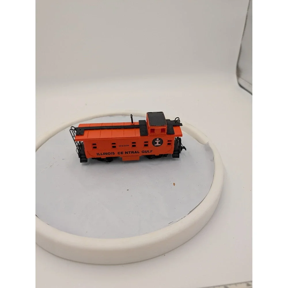 Bachmann HO Scale Illinois Central‎ Gulf ICG 9599 Wide Vision Caboose Orange